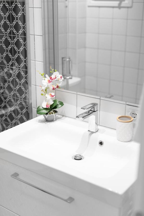 Luxury #5 By Ototo Thessalonique